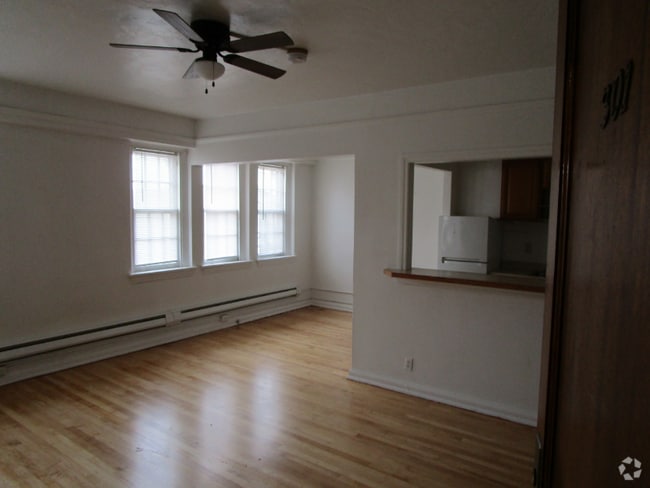 Building Photo - 608 Central Ave
