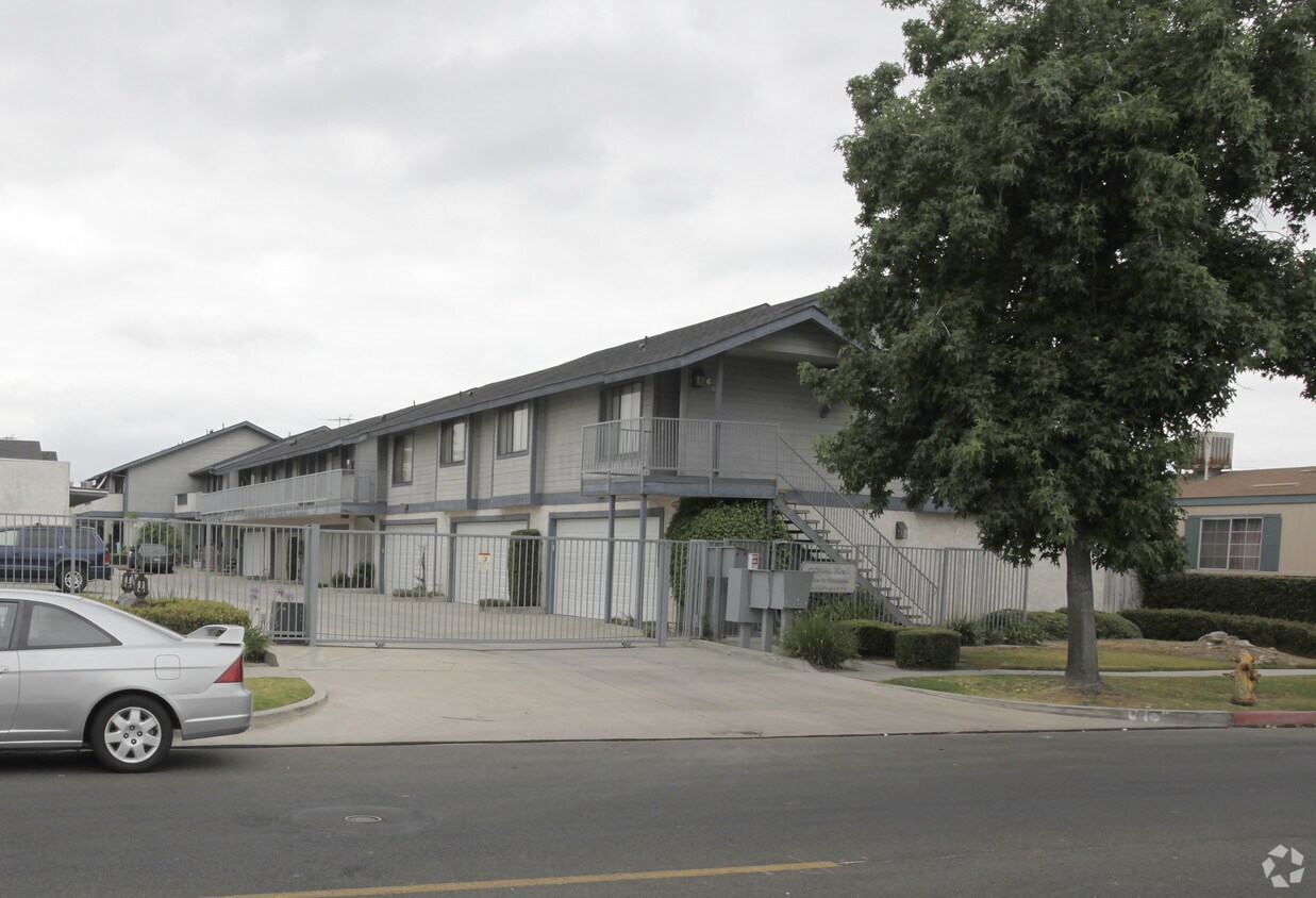 Primary Photo - 604 W Romneya Dr