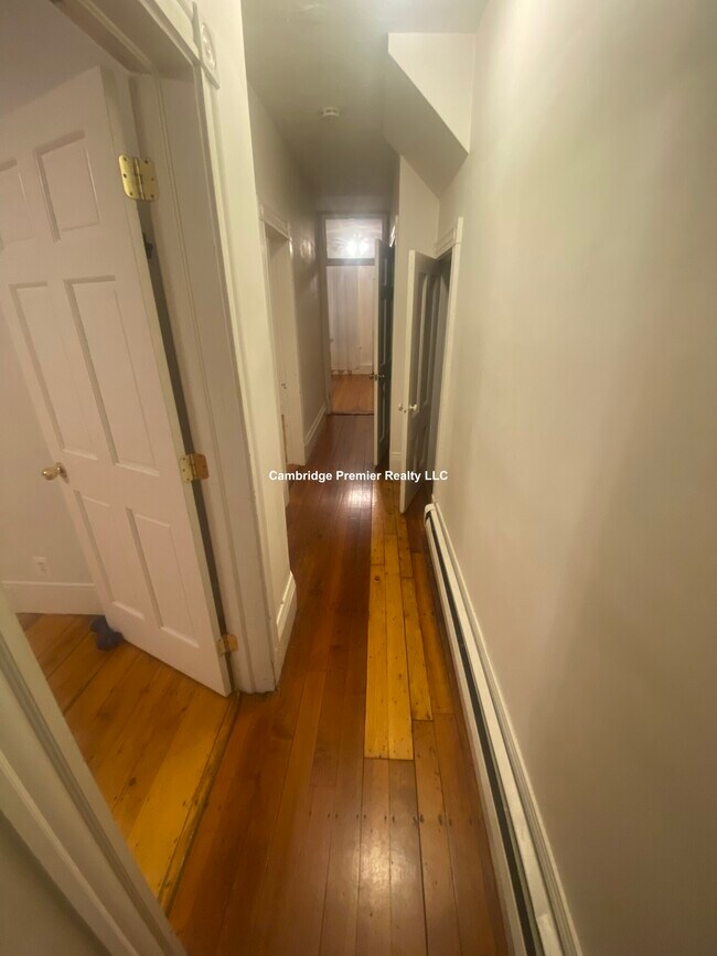 Building Photo - 180 Thorndike St