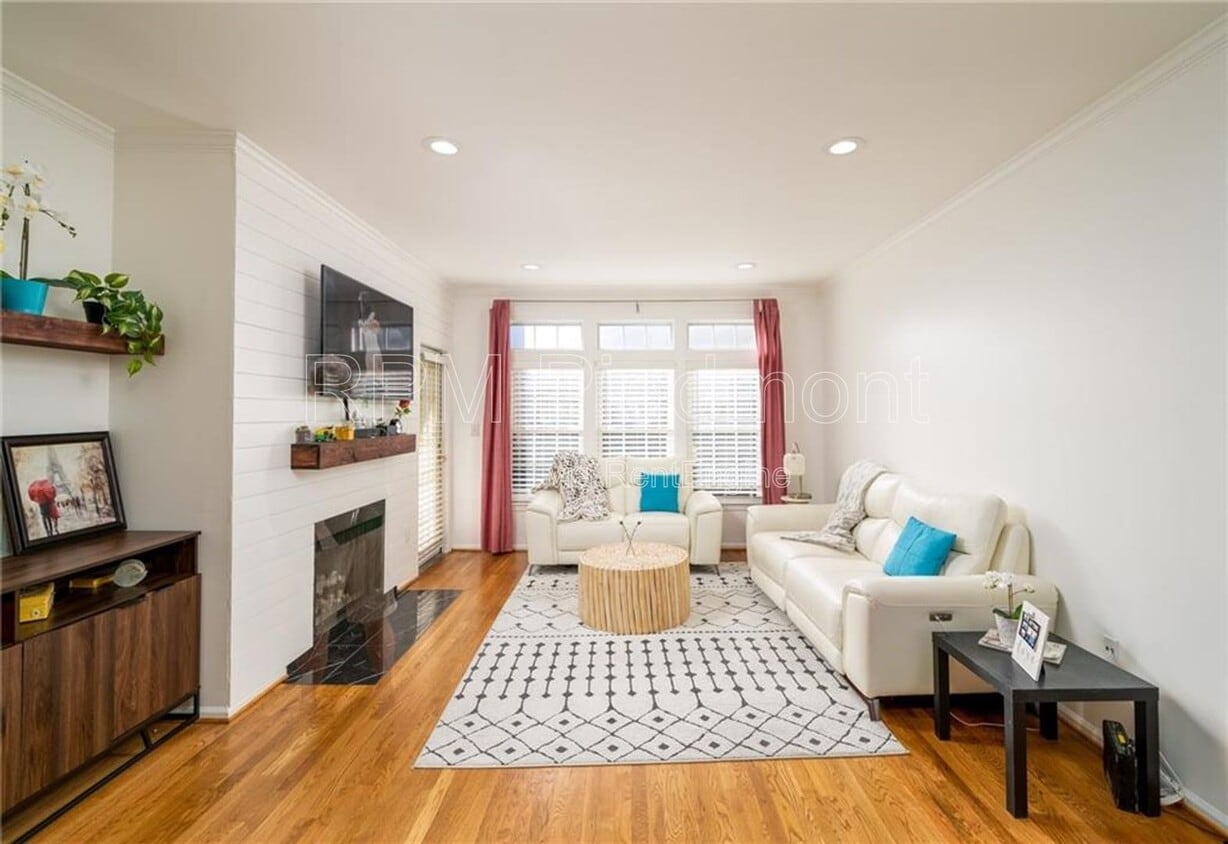 Foto principal - 220 Renaissance Pkwy NE