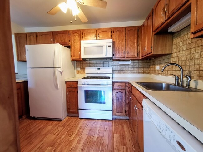 Building Photo - 1830 Fox Run Dr