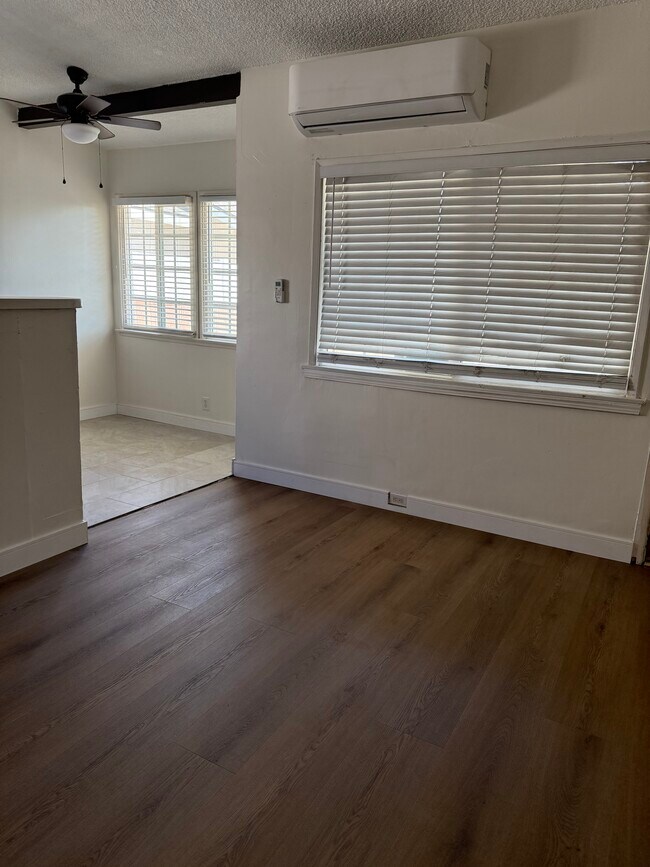 Foto del edificio - 2339 N Naomi St