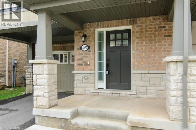 Photo du bâtiment - 3070 Gardenia Gate