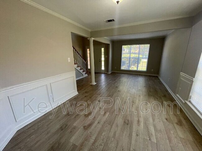 Building Photo - 5780 Carriage Hills Dr