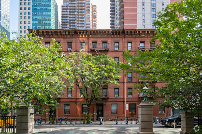 Foto del edificio - 247 E 39th St