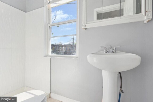 Building Photo - Welcome to this updated 2-bedroom, 1-bathroom row home in the historic Strawberry Mansion neighbo...