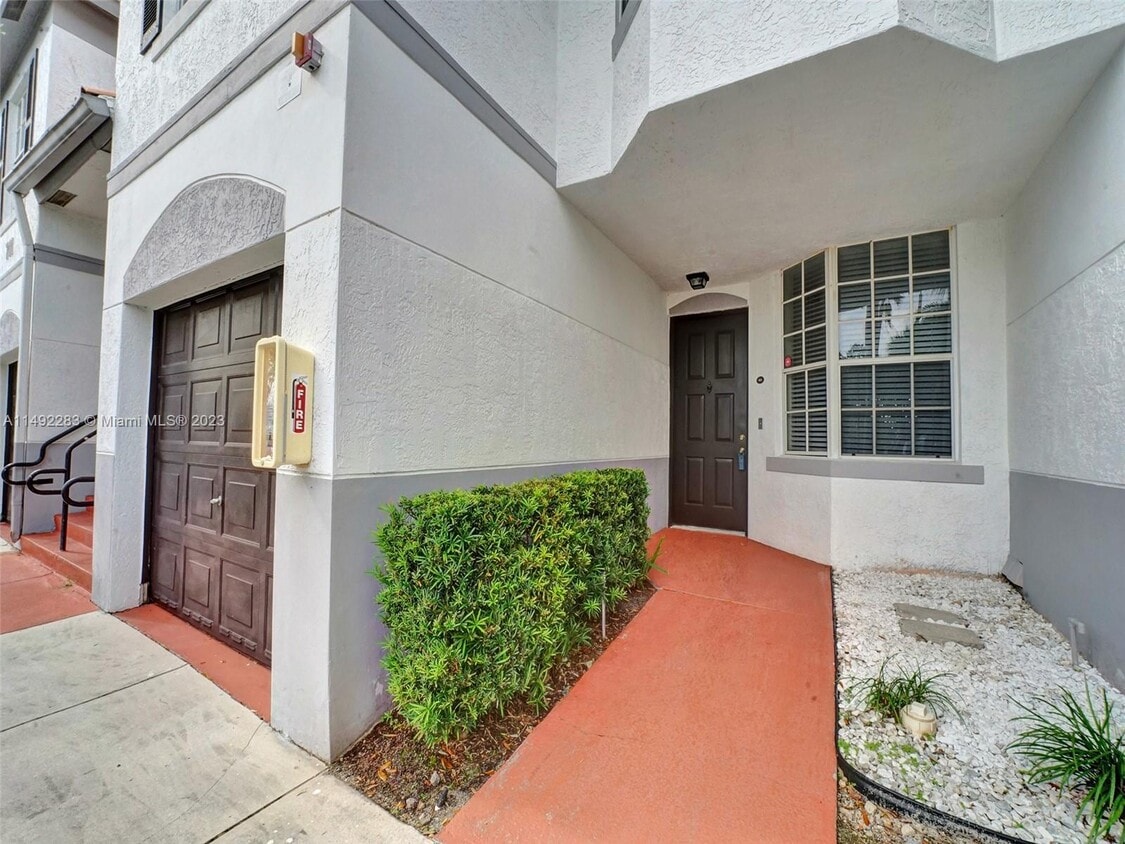 711 SW 148th Ave Unit 411, Davie, FL 33325 Condo for Rent in Davie