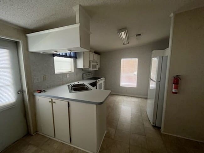 Building Photo - 55 + Davenport Golf Community!!!