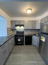 Building Photo - 24 Stanhope St