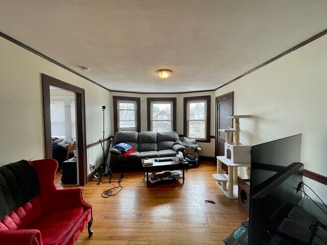 Building Photo - Great Value three bedroom in Brighton