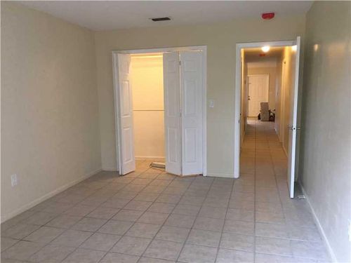 Foto del edificio - 953 SW 16th St
