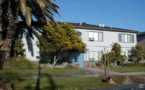 Building Photo - West Park Apartments