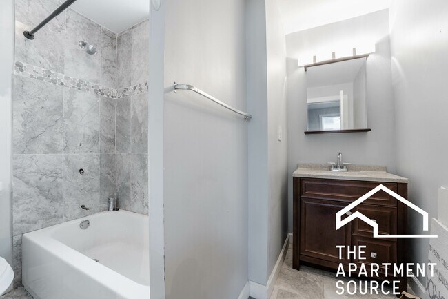 Foto del edificio - 2968 N Ridgeway Ave