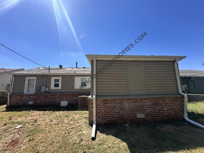 Foto del edificio - 629 NE 34th St