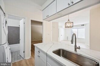 Building Photo - 9912 Hellingly Pl