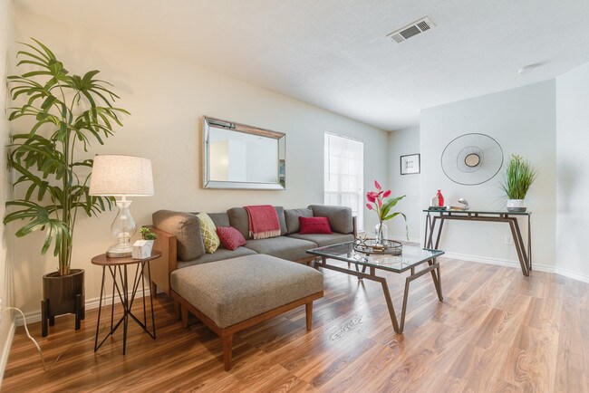 Sala de estar - 303 Skyline Rd