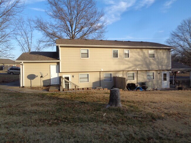 Building Photo - 4705 Apple Tree Ln