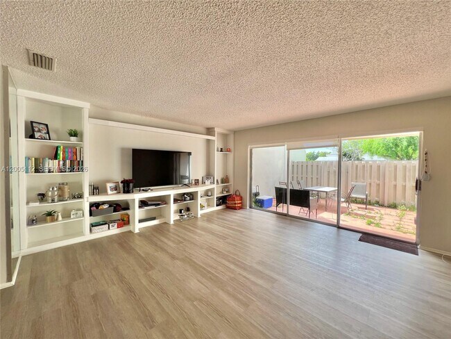 Foto del edificio - 8114 SW 81st Ter