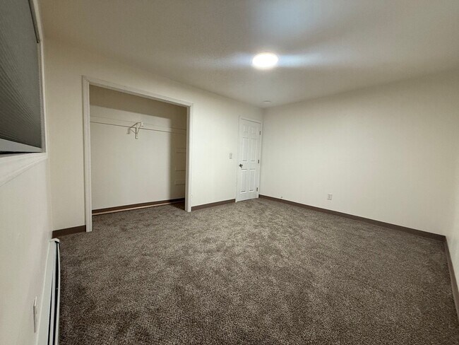 Building Photo - 749 Fischer Ave