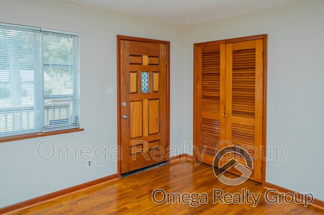Building Photo - 1320 Shades Ave