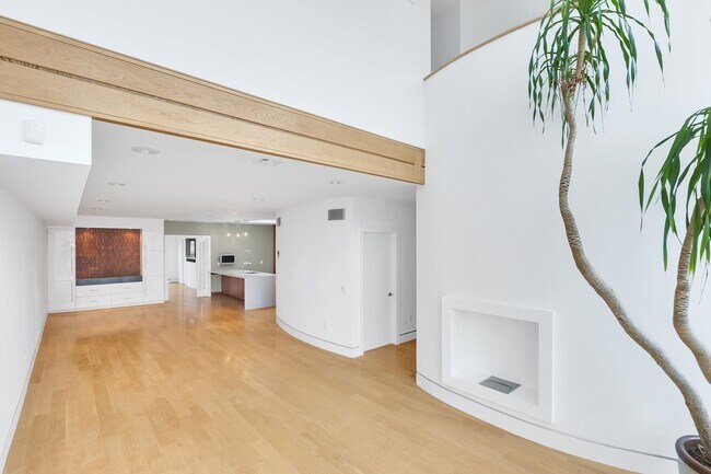 Building Photo - 611 MONROE St