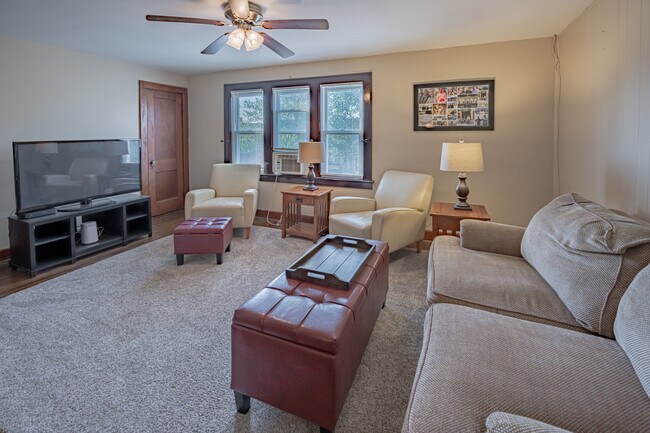 Foto del edificio - 118 Nassau Ave