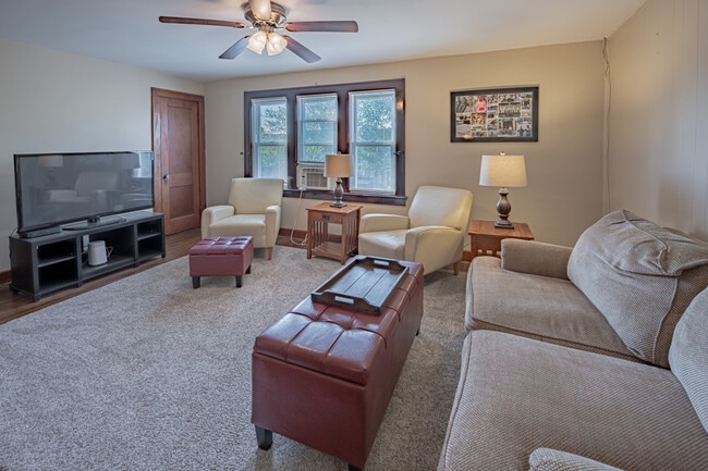 Building Photo - 118 Nassau Ave