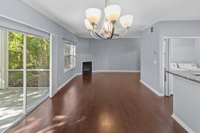Foto del edificio - Luxurious 1 Bed / 1 Bath Condo in The Link...