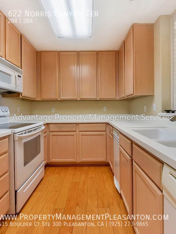 Foto del edificio - 2 bed / 2 bath Condo with VIEWS of the ent...
