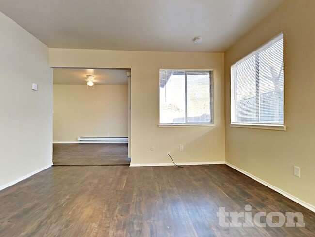 Building Photo - 10069 Lincoln Village Dr