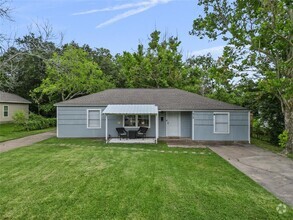 Building Photo - 515 Bluebonnet Dr