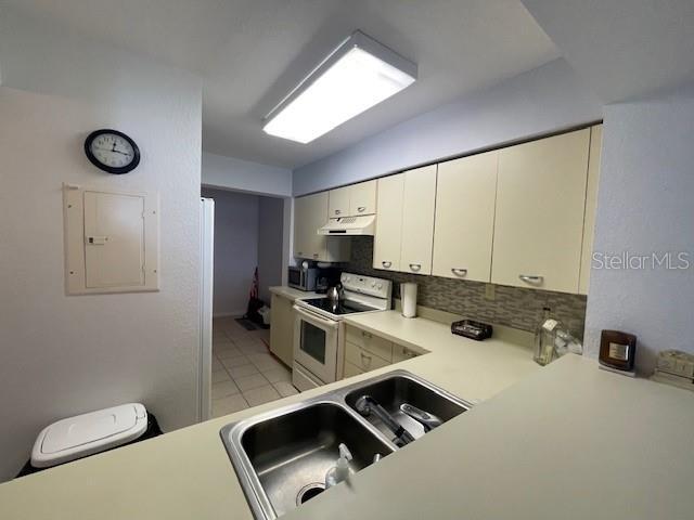 Building Photo - 5701 Bahia Del Mar Cir N