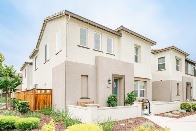 Building Photo - 1547 Currents Wy
