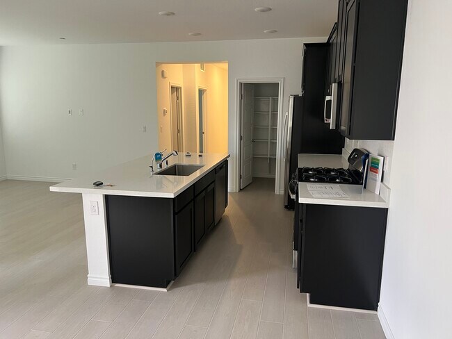 Foto del edificio - 600 N Carriage Hill Dr