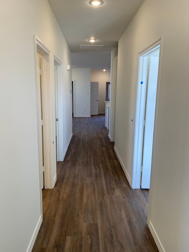 Building Photo - 5523 Kemper St