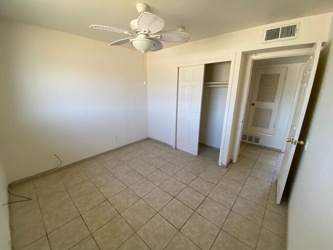 Building Photo - 3 Bed 2 Bath Home Available Today