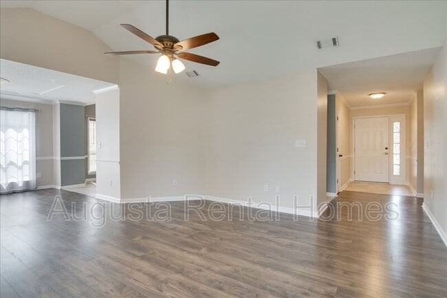 Foto del edificio - 141 Summerfield Cir