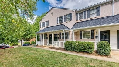 Building Photo - 1224 Green Oaks Ln