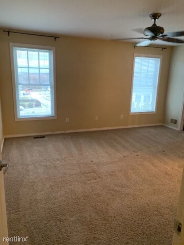 Building Photo - 2 br, 2.5 bath Condo - 3939 Forester Blvd