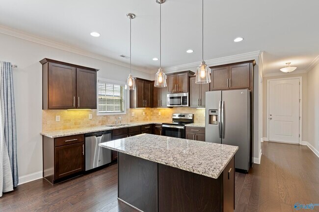 Foto del edificio - 140 Summer Pointe Ln NW