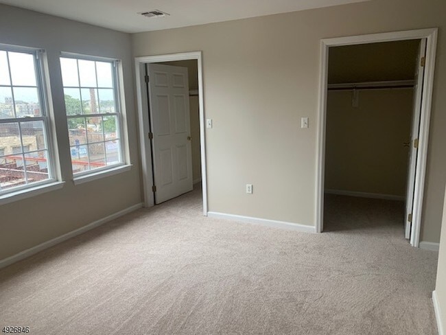 Foto del edificio - 268 Mt Pleasant Ave