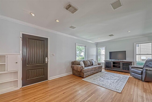 Building Photo - 3502 Glen Haven Blvd