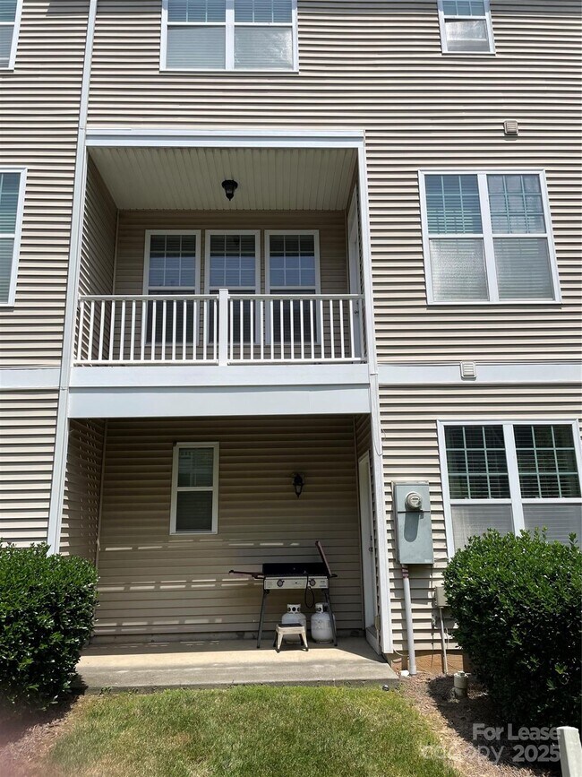 Foto del edificio - 835 Skybrook Falls Dr
