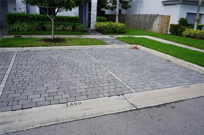 Building Photo - 1450 SE 26th Ter