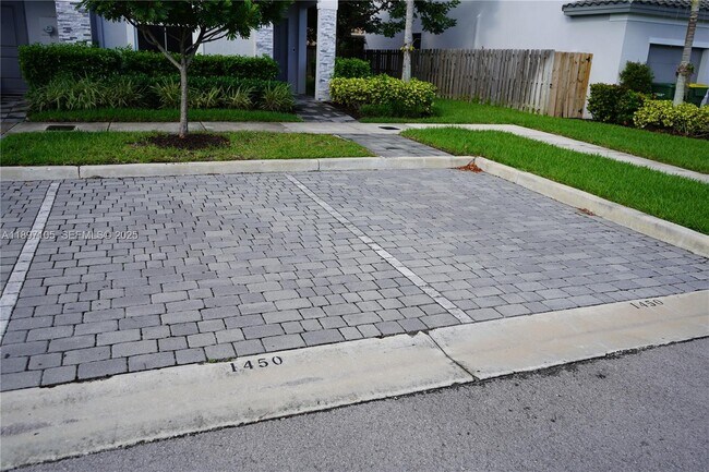 Foto del edificio - 1450 SE 26th Ter