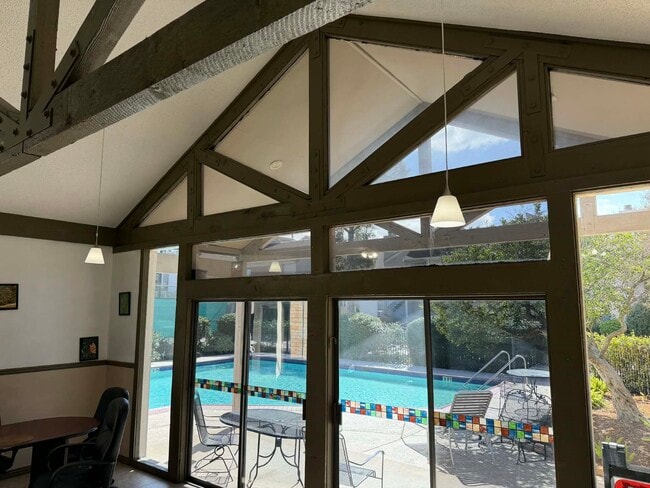 Foto del edificio - 7950 N Stadium Dr