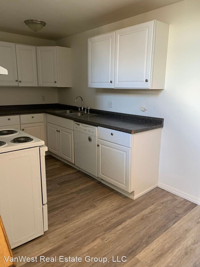 Building Photo - 2 br, 2 bath House - 1315 Estes St Unit 16-C