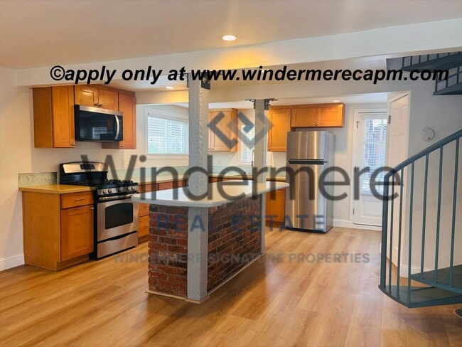 Charming, Bright & Clean 2-Story Home with Dual Balconies on 37th St! - Charming, Bright & Clean 2-Story Home with Dual Balconies on 37th St!