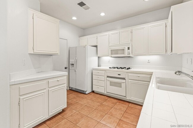 Building Photo - 5544 Renaissance