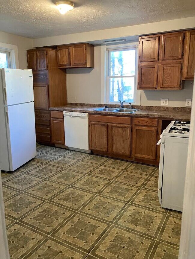 Building Photo - 67 Seager St